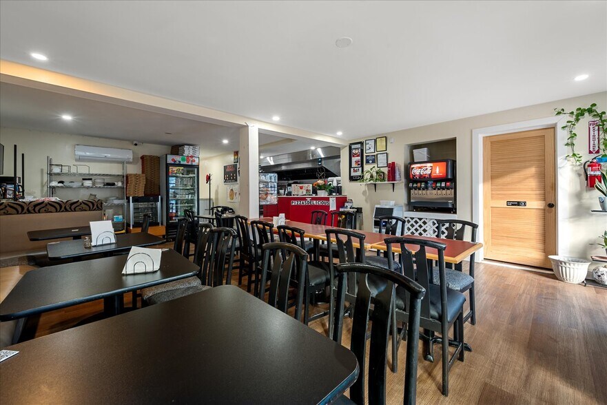 More Photos Of 207 N Kent St, Winchester General Retail For Sale