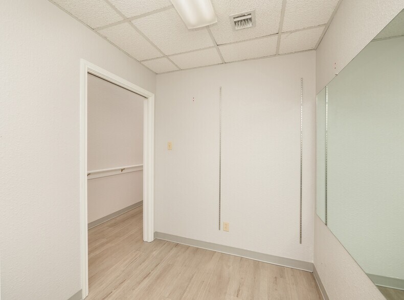 More Photos Of 4409 Menchaca Rd, Austin Medical For Sale