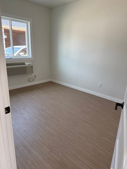 More Photos Of 1405 Enterprise Dr, De Pere Flex For Lease