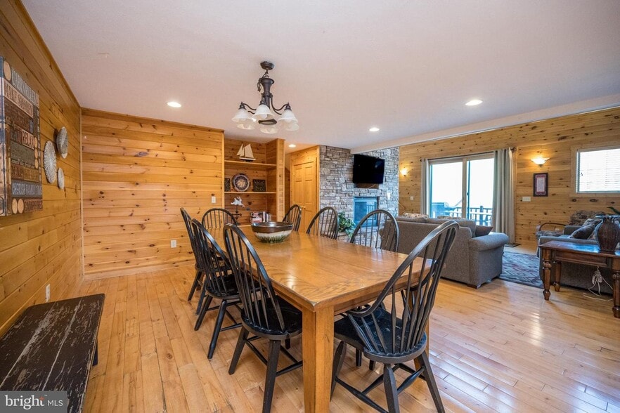 More Photos Of 25 Cedar Shores dr, Mchenry Marina For Sale