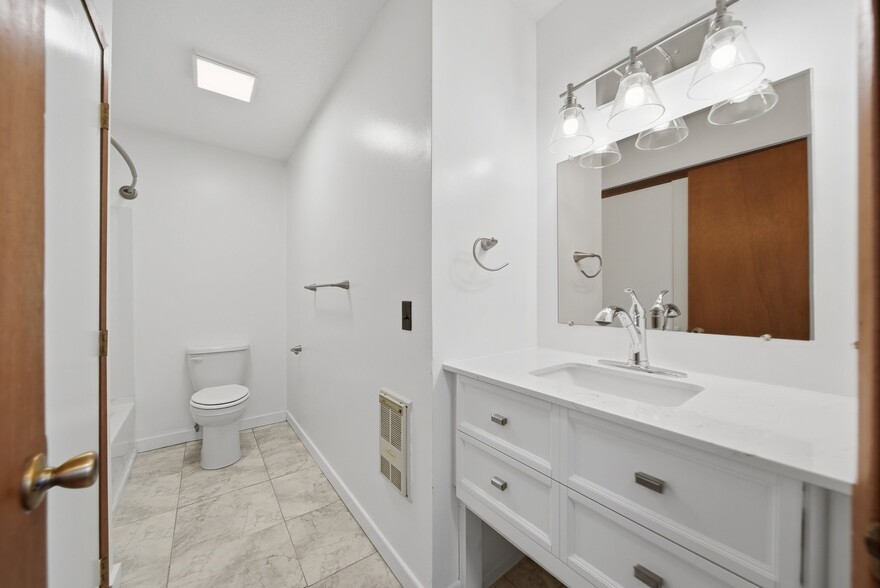 More Photos Of 80 Lindsey Ln, Burnsville Apartments For Sale