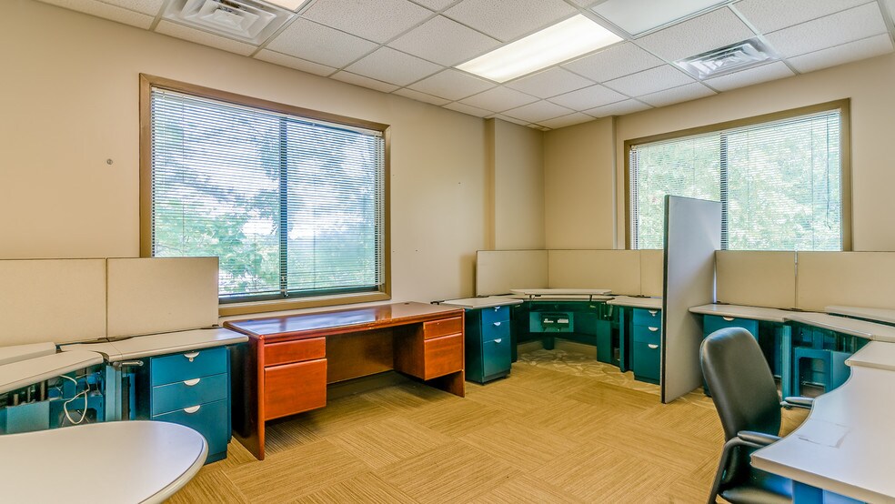More Photos Of 1132 Hightower Trl, Atlanta Medical For Sale