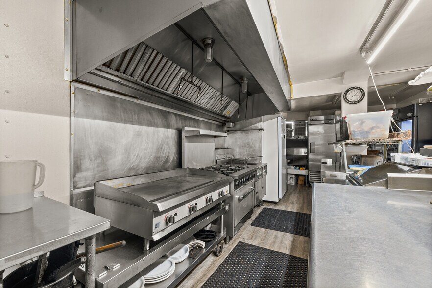 More Photos Of 601 Main St, Junction City Restaurant For Sale