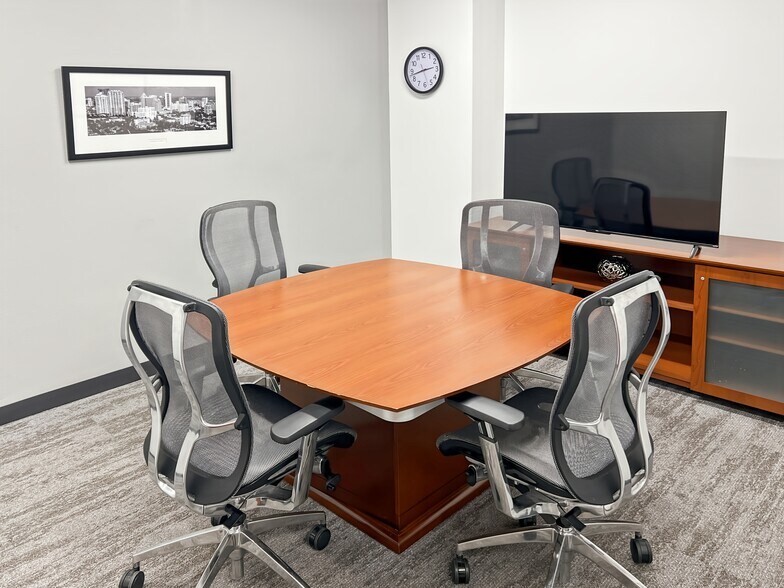 More Photos Of 7047 E Greenway Pky, Scottsdale Coworking Space