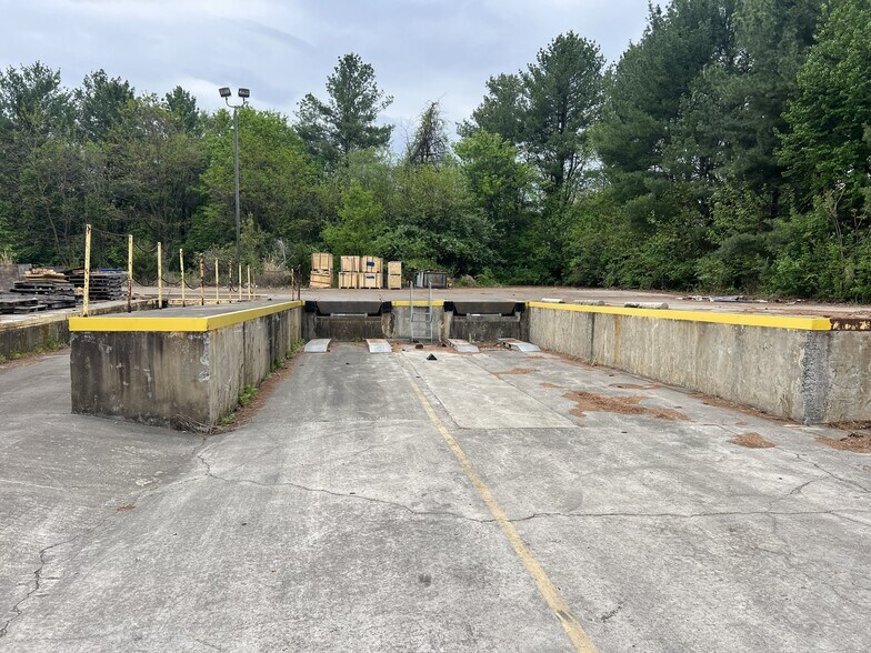 More Photos Of 7500 Shadwell Dr, Roanoke Manufacturing For Lease