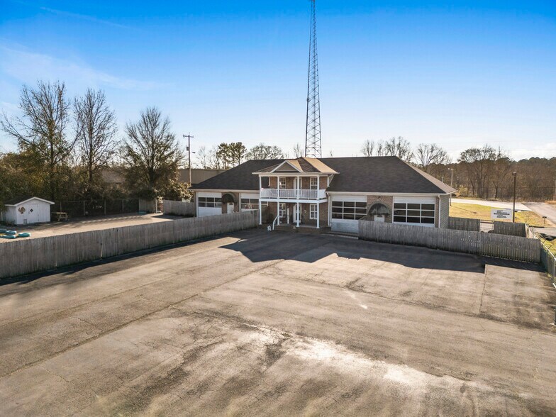 Primary Photo Of 915 Cooley St, Albertville Freestanding For Sale