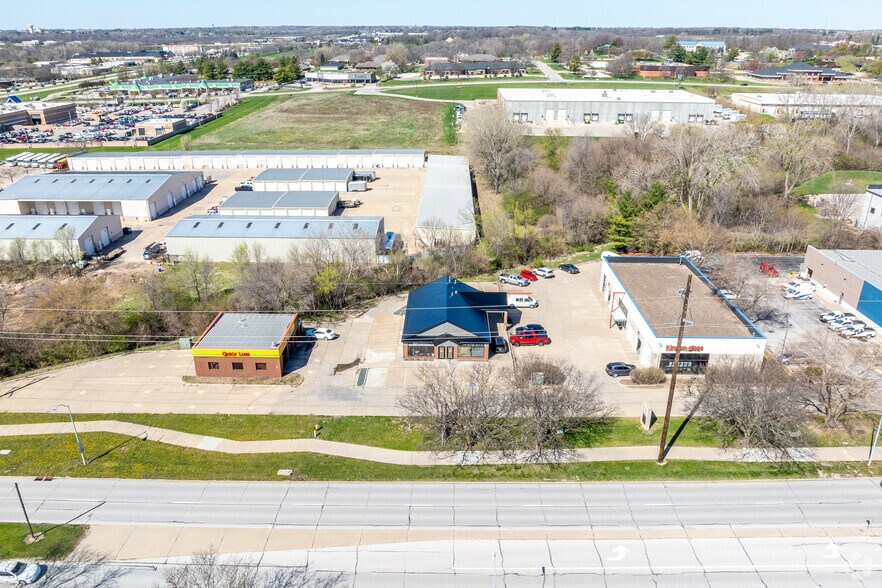 More Photos Of 2646-2650 100th St, Urbandale Freestanding For Lease