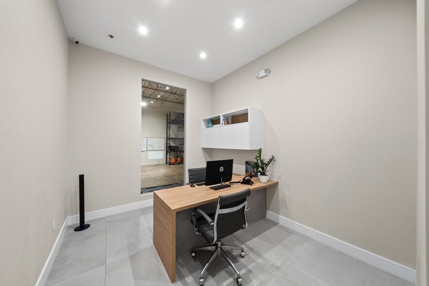 More Photos Of 17401 NW 2nd Ave, Miami Warehouse For Sale