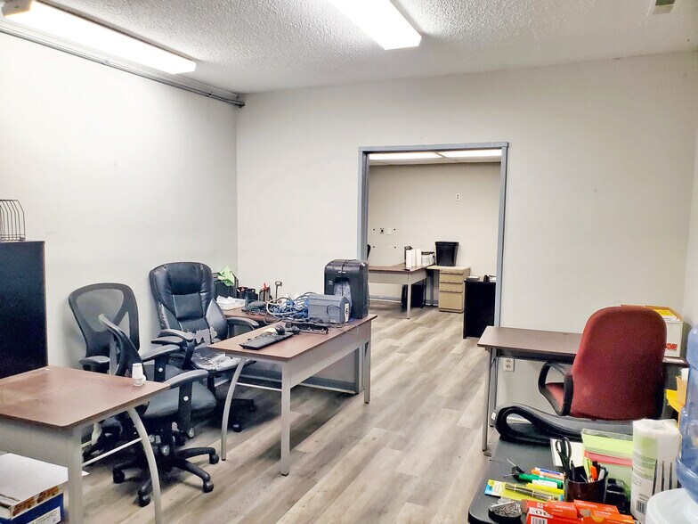 More Photos Of 3210 Wilson St, Wilmington Warehouse For Lease