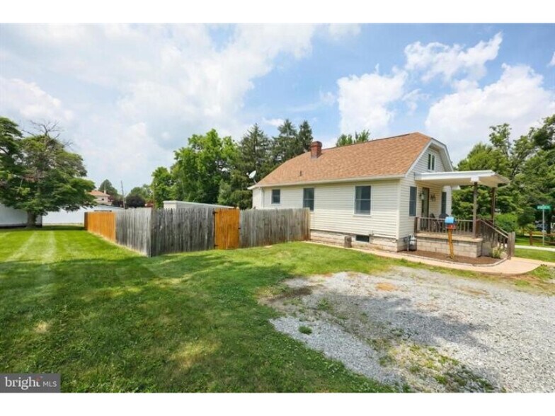 More Photos Of 2151 Maple Rd, York Flex For Sale