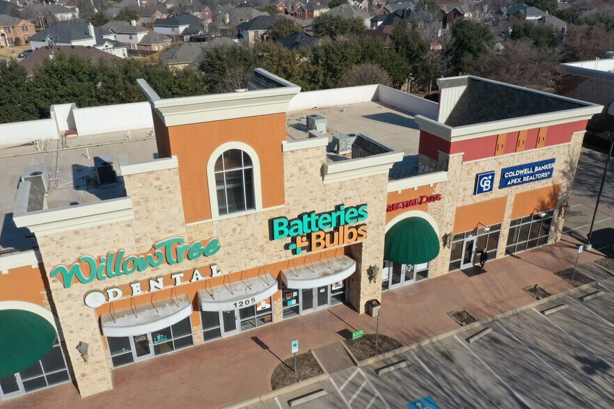 More Photos Of 1205 E Debbie Ln, Mansfield Freestanding For Sale