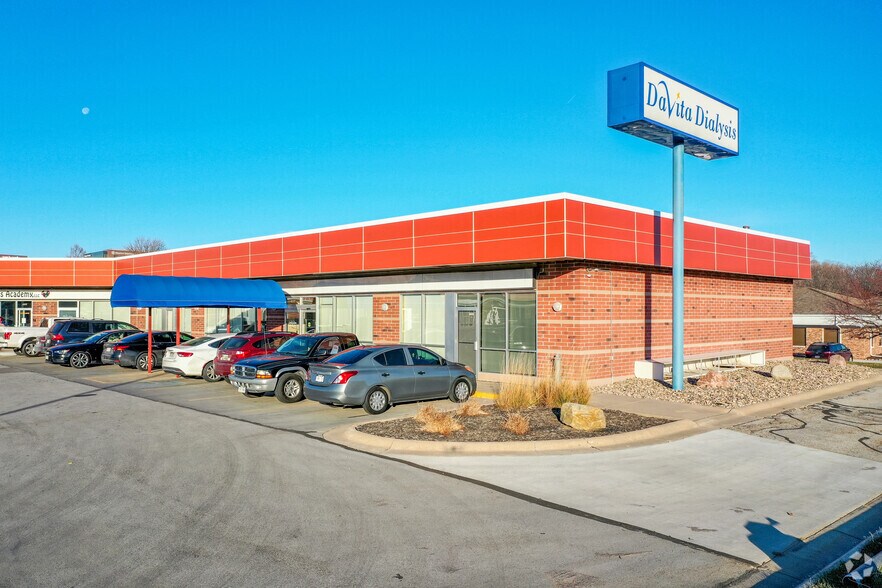 More Photos Of 13042-13058 W Dodge Rd, Omaha Storefront Retail Office For Lease
