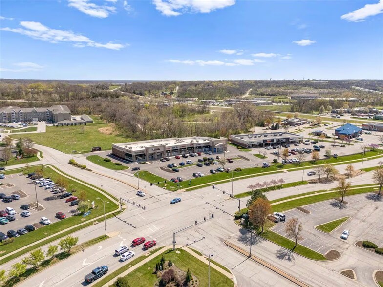 More Photos Of 18931 E Valley View Pky, Independence Storefront Retail Office For Lease