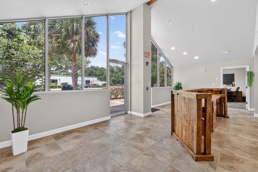 More Photos Of 2721 Pemberton Dr, Apopka Warehouse For Lease