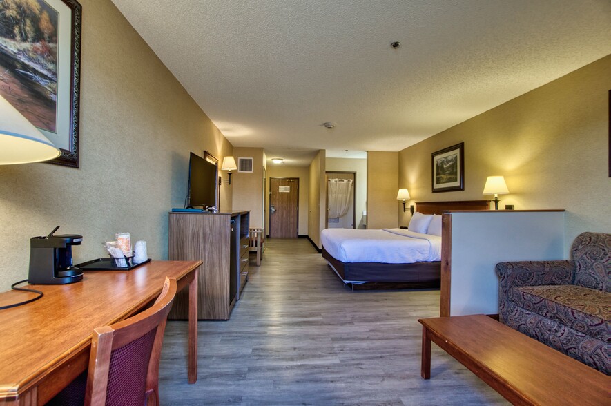 More Photos Of 7860 6th St, Wellington Hotel For Sale