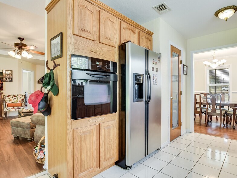 More Photos Of 4861 E Highway 199, Springtown Specialty For Sale