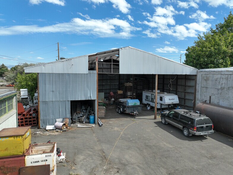 More Photos Of 1621 N Spruce St, La Grande Manufacturing For Sale