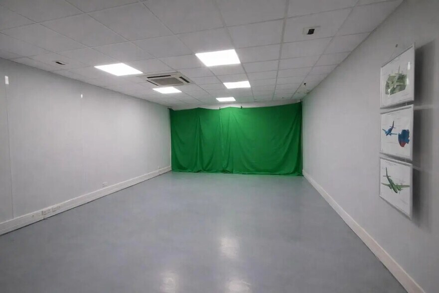 More Photos Of 68 Chemin De La Flambère, Toulouse Flex For Lease