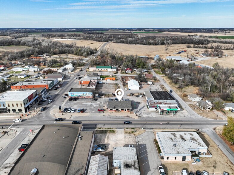 More Photos Of 411 E Broadway Ave, Mcloud Restaurant For Sale