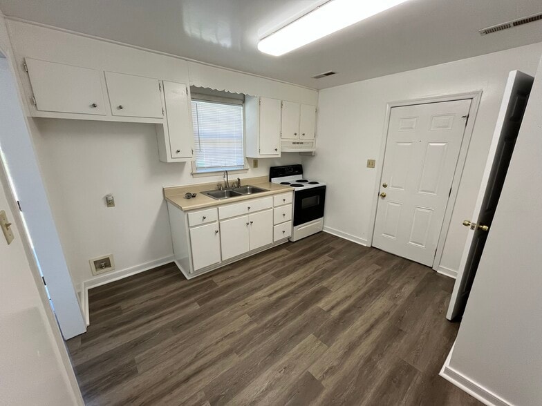 More Photos Of 172 McKeever St, Petersburg Multifamily For Sale