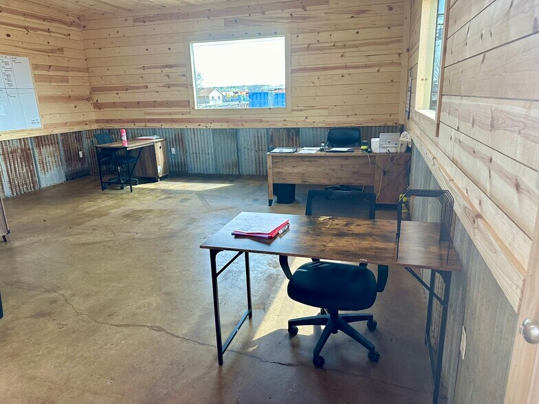 More Photos Of 12345 Massey ave, Tyler Distribution For Lease