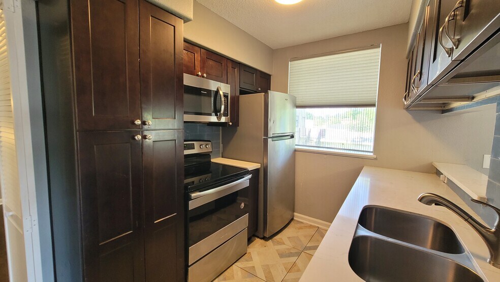More Photos Of 1635 W Mulberry Ave, San Antonio Apartments For Sale