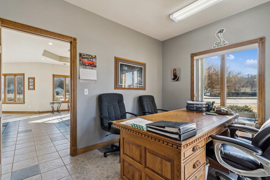 More Photos Of 702 Short St, Decorah Office For Sale