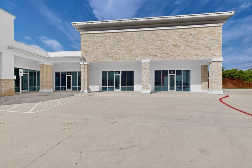 More Photos Of 325 N Saginaw Blvd, Saginaw Storefront Retail Office For Lease
