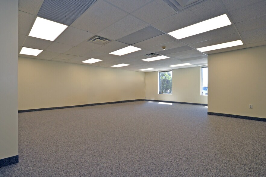 More Photos Of 1068 S Lake St, Forest Lake Medical For Lease