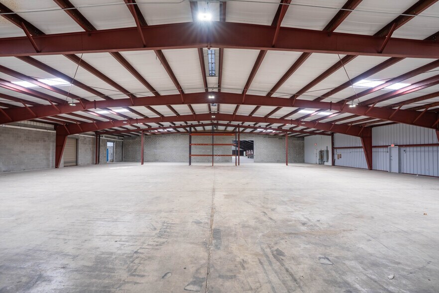 More Photos Of 12925 N 49th St, Clearwater Warehouse For Lease