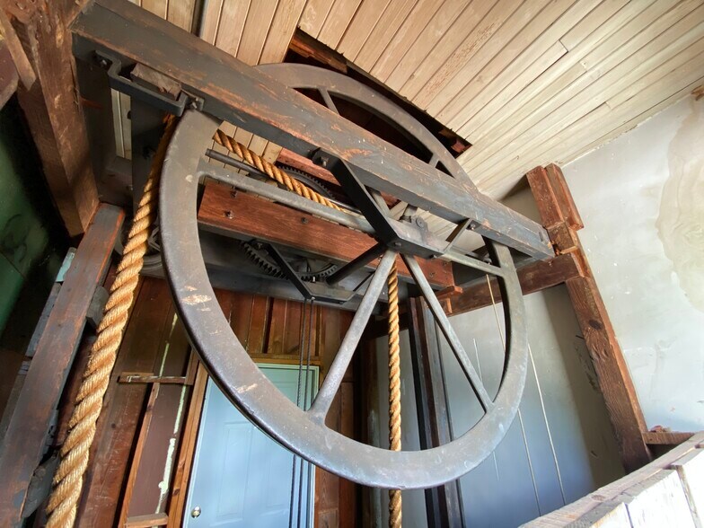 More Photos Of 121 S Henderson St, Rusk Restaurant For Sale