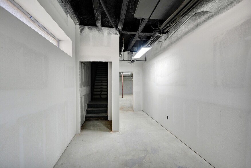 More Photos Of 201 E Illinois Ave, Midland Office For Sale