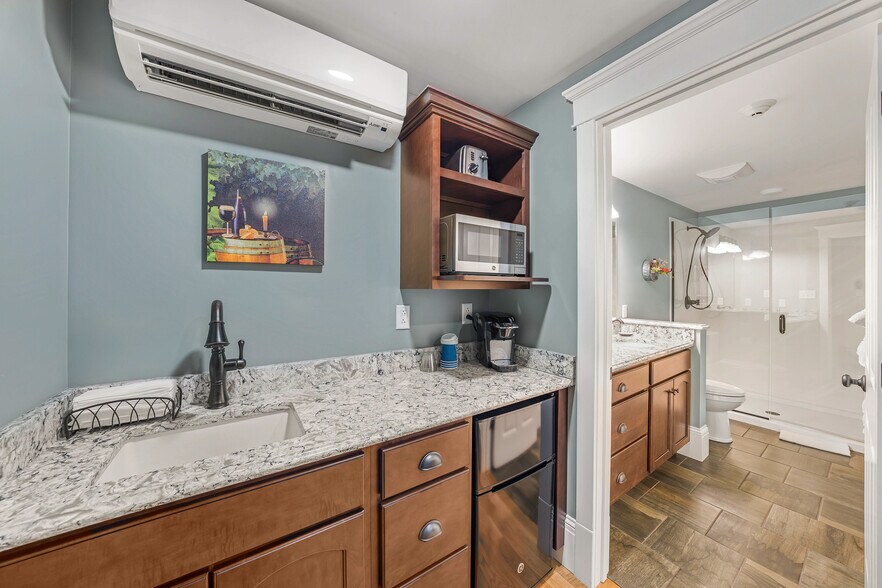 More Photos Of 208-210 Wharf St, Hermann Hospitality For Sale