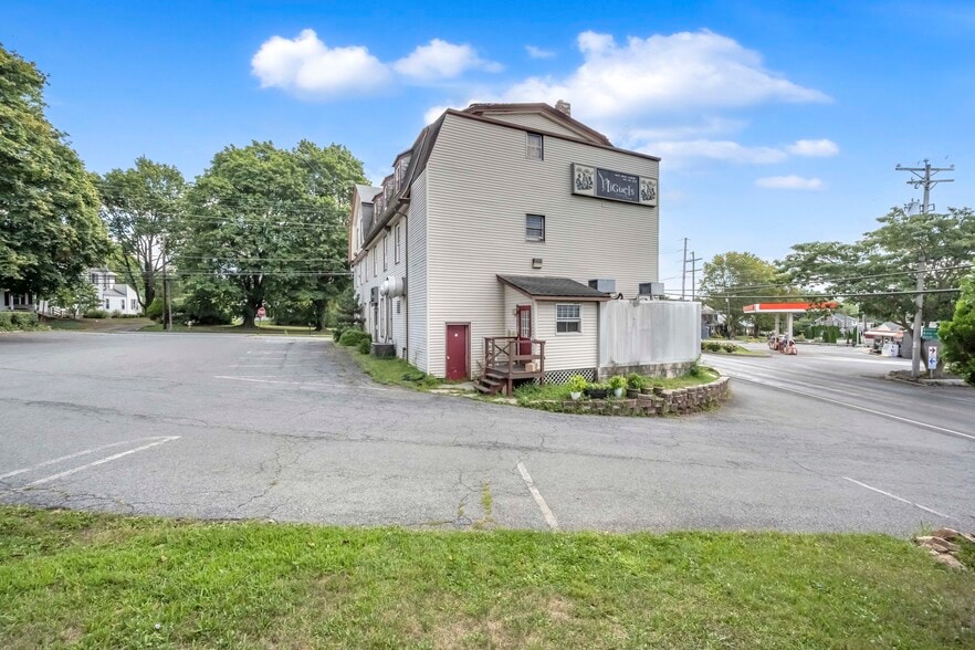 More Photos Of 5881 Sullivan Trl, Nazareth General Retail For Sale