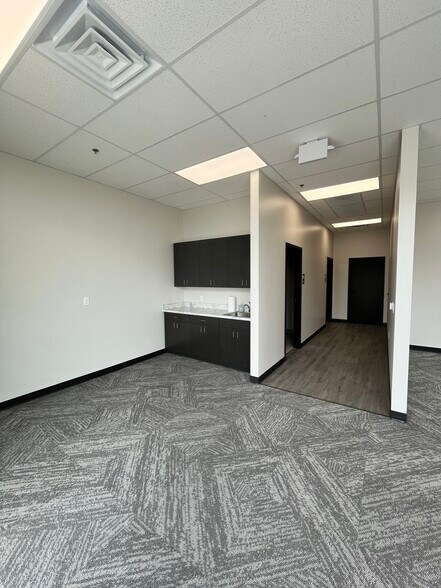 More Photos Of 4881 Eagle Blvd, Longmont Warehouse For Lease