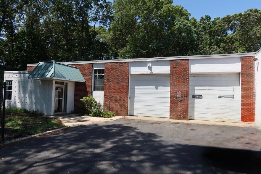 More Photos Of 1612 N Ocean Ave, Holtsville General Retail For Lease
