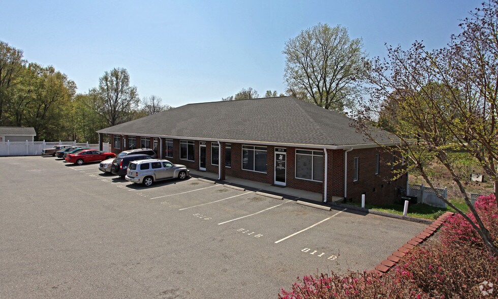 More Photos Of 811-813 S Oakland St, Gastonia Medical For Lease