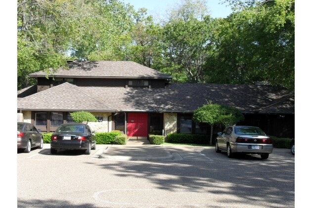 Primary Photo Of 4555 Lake Shore Dr, Waco Office For Sale