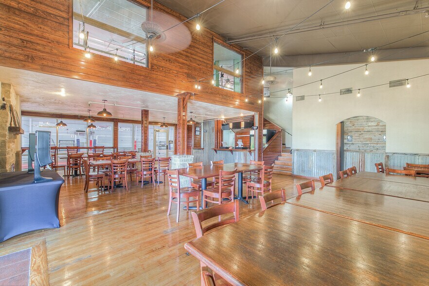 More Photos Of 100 E Midway Dr, Euless Sports And Entertainment For Sale