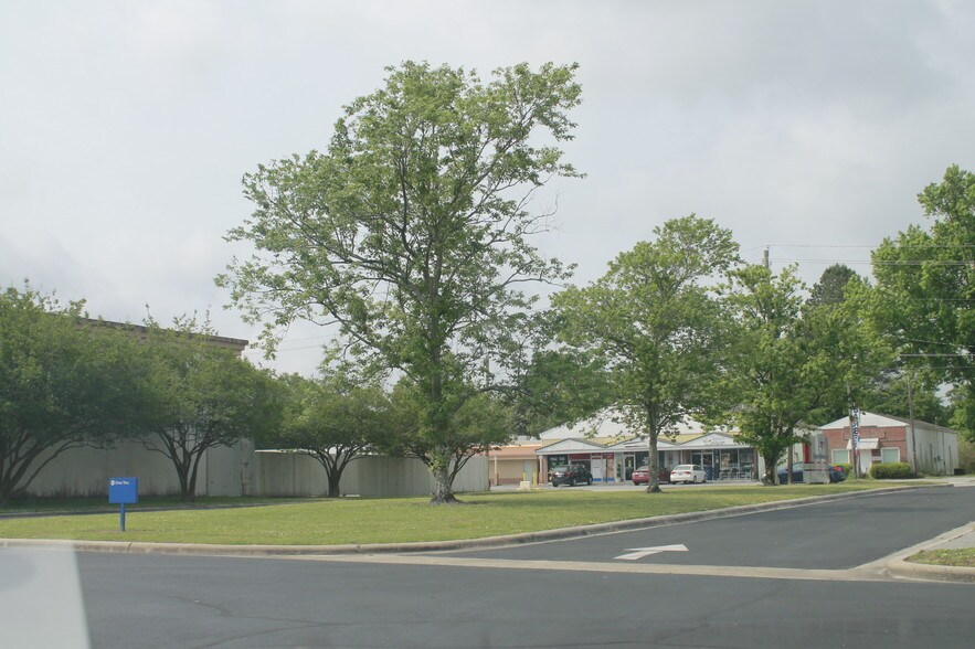 More Photos Of 2445 Onslow Dr, Jacksonville Bank For Sale