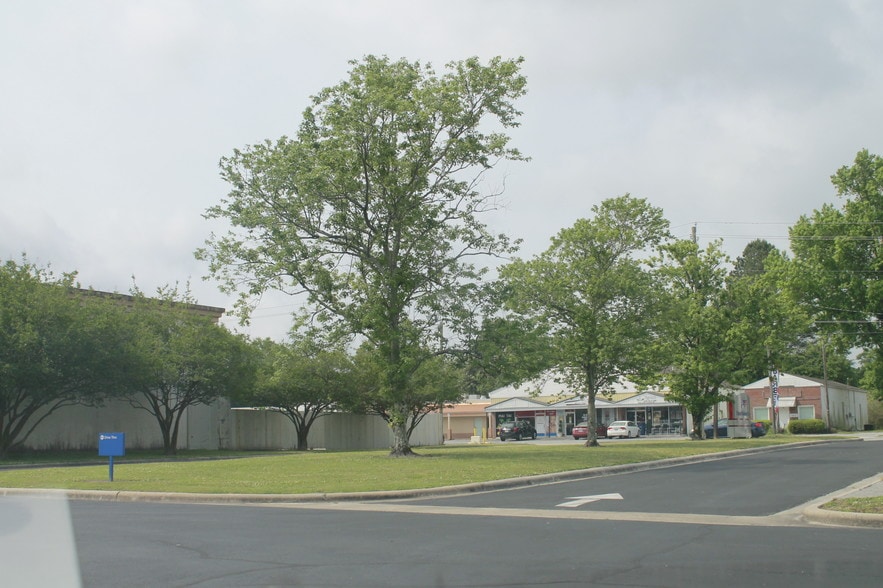 More Photos Of 2445 Onslow Dr, Jacksonville Bank For Sale