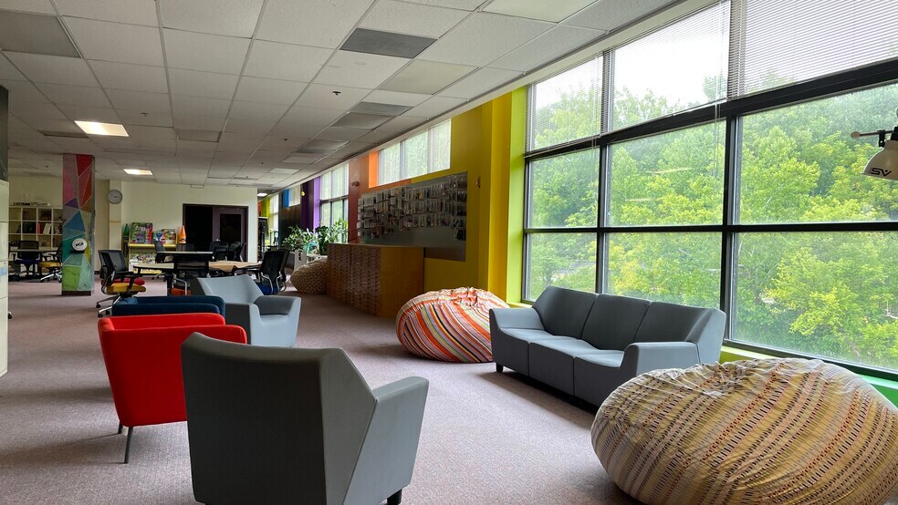 More Photos Of Edgewood Avenue, Easton Office For Lease