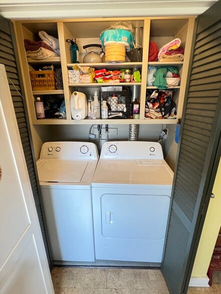 More Photos Of 1438-1442 Light St, Baltimore Showroom For Sale