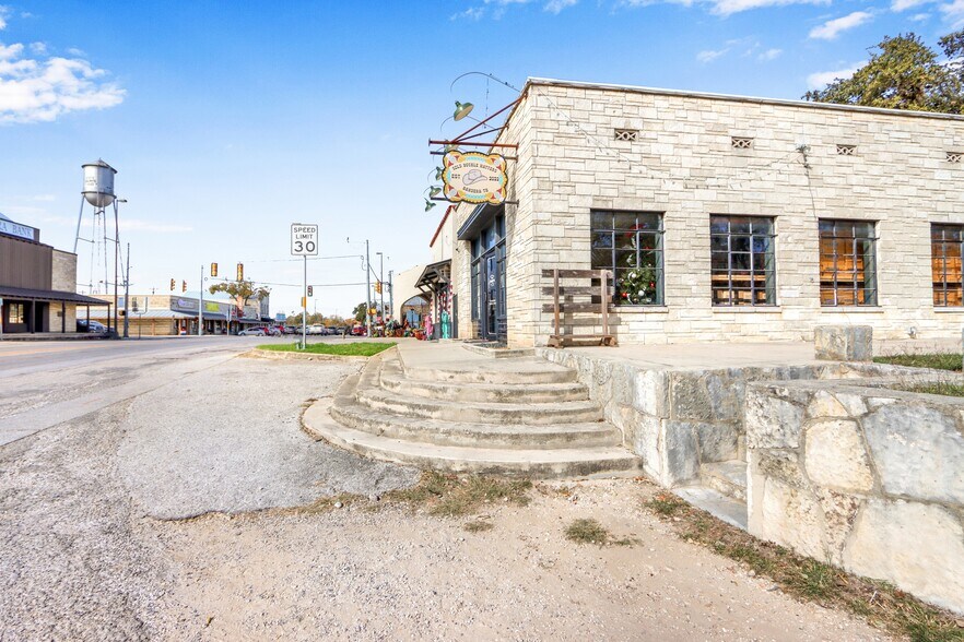 More Photos Of 204 Main St, Bandera Storefront Retail Office For Sale