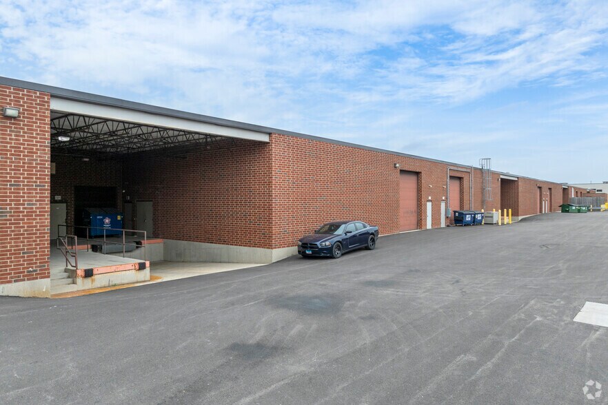 More Photos Of 50 Lakeview Pky, Vernon Hills Light Manufacturing For Lease