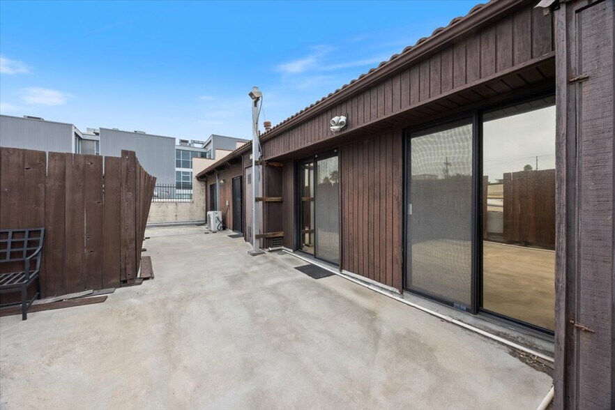 More Photos Of 2320 Cotner Ave, Los Angeles Loft Creative Space For Sale