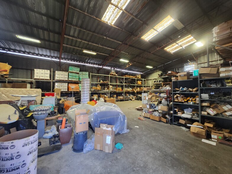 More Photos Of 1370 Pioneer Way, El Cajon Warehouse For Lease