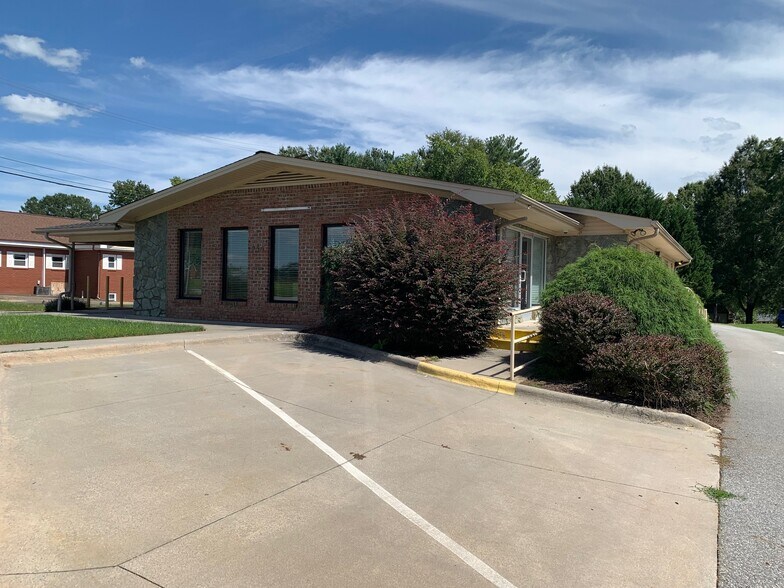 Primary Photo Of 256 Hospital St, Mocksville Medical For Lease