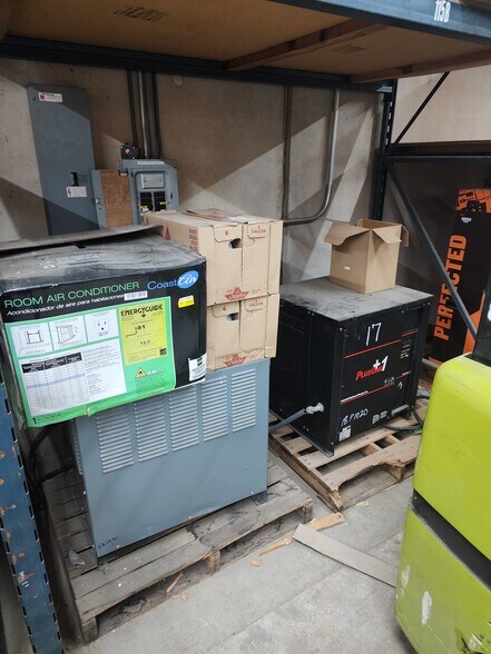 More Photos Of 2319 Sterling Ct, Arlington Warehouse For Sale