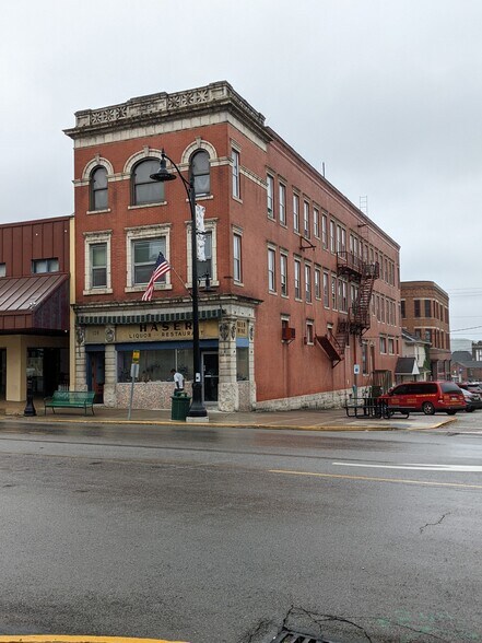 More Photos Of 109 New Castle St, Butler Apartments For Lease